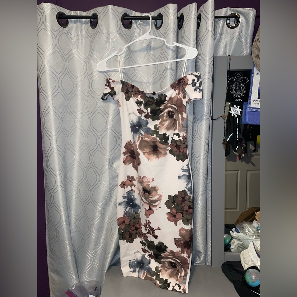 a cute size small floral dress from windsor !